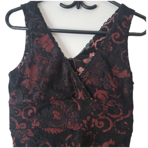 Elegant Black & Burgundy Lace Bodycon Dress with Hidden Zipper – Size S - Picture 4 of 8
